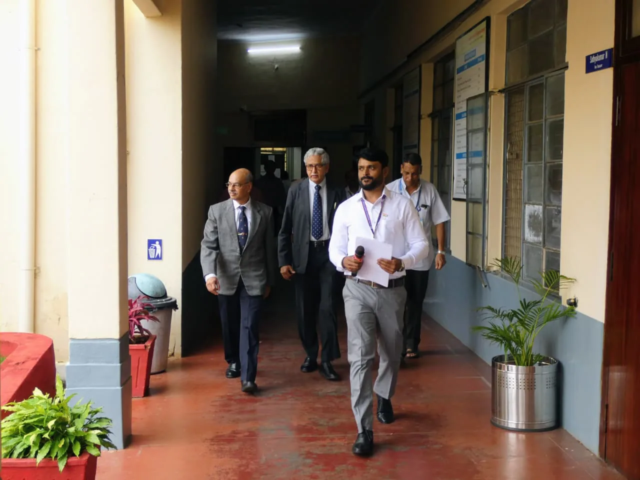Academic activity in the college corridor